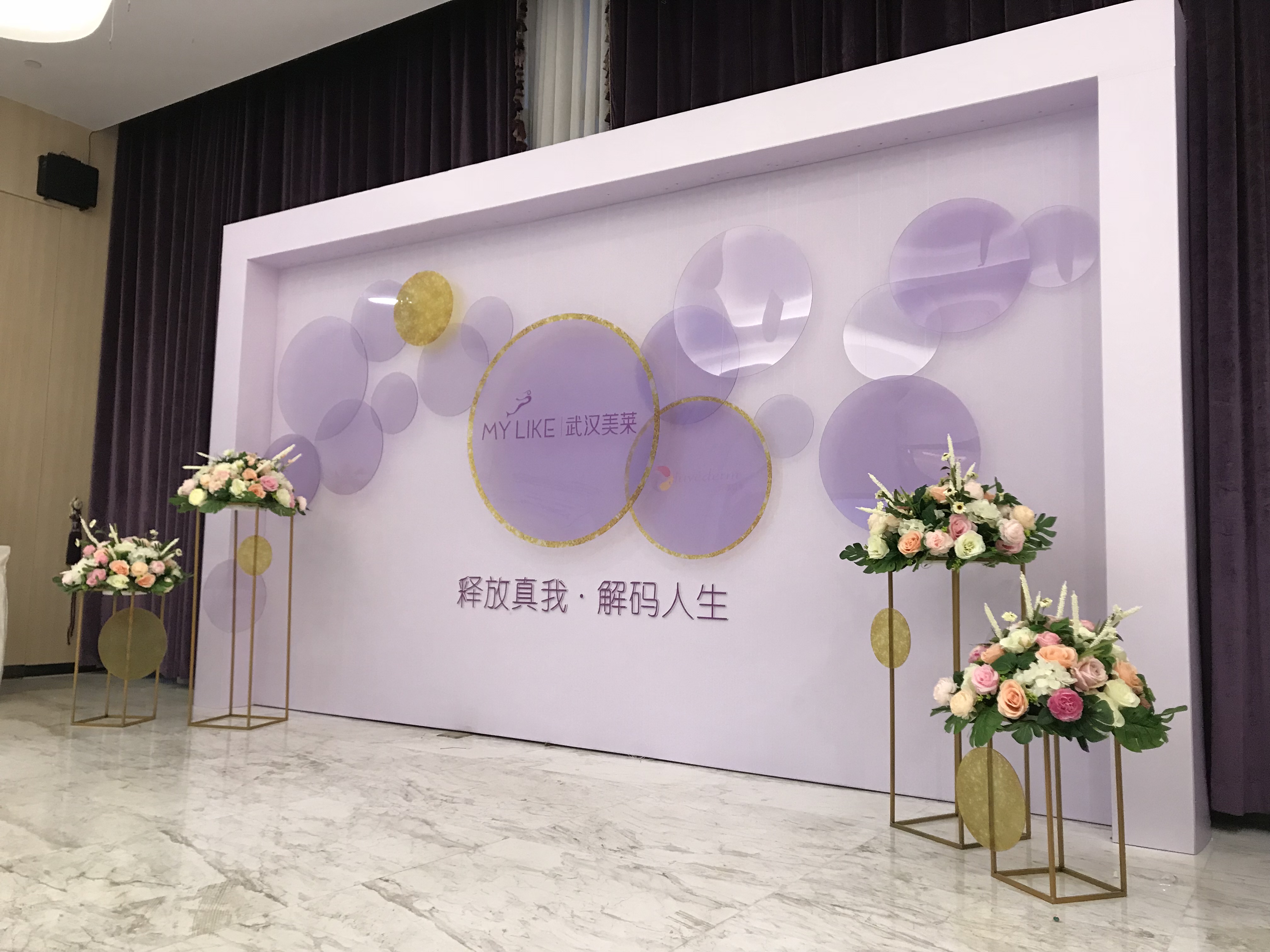 <b>武漢美陳布置：藝術與商業(yè)的和諧共舞</b>